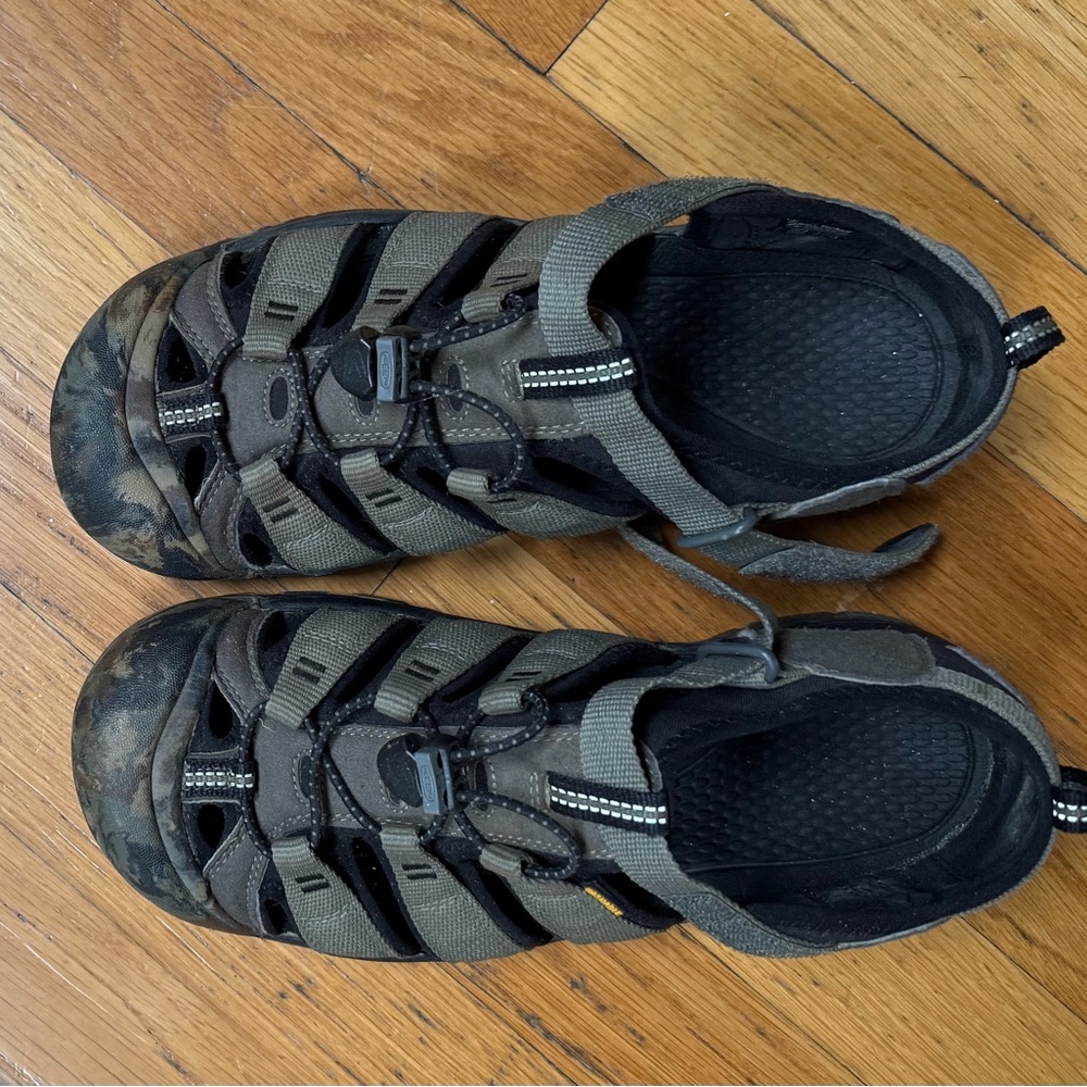 Keen Newport H2 Closed Toe Hiking Sandals Camo Size 7 Waterproof